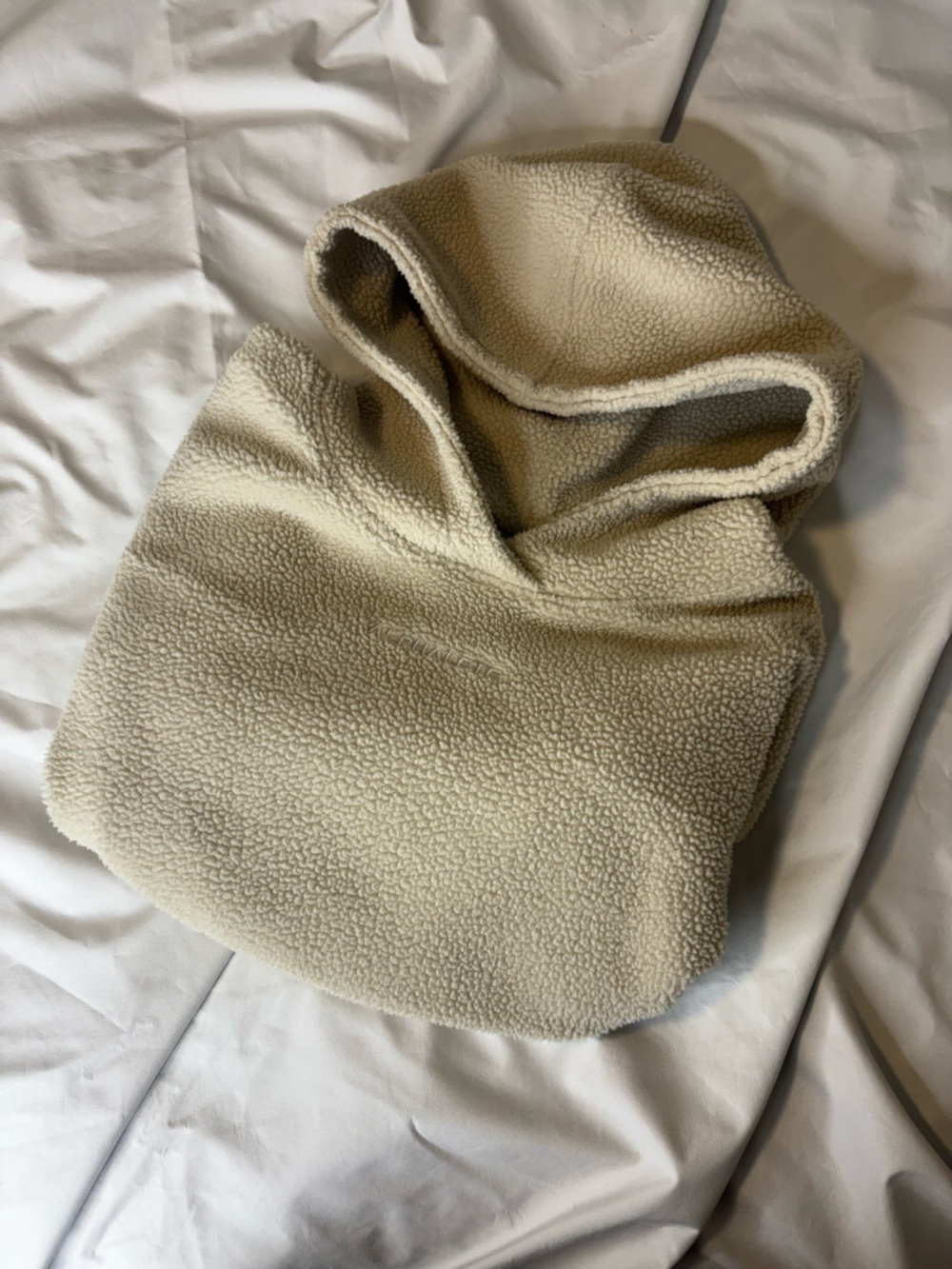 Alphalete King Crop Hoodie in Vanilla